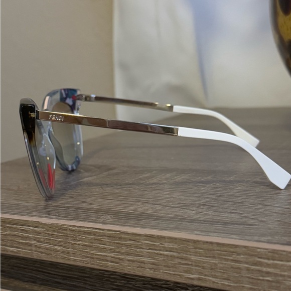 Fendi Oversized Cat-Eye Sunglasses - Picture 3 of 6